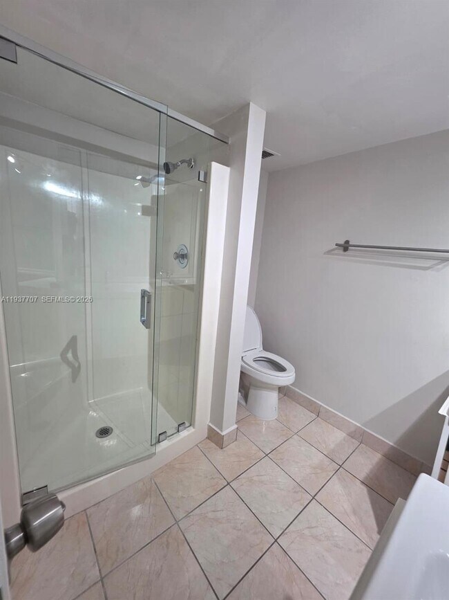 Building Photo - 13499 Biscayne Blvd