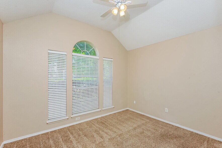 Building Photo - 10004 Chadbourne Rd