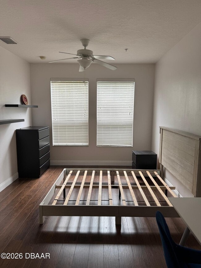 Building Photo - 1185 SW 9th Rd