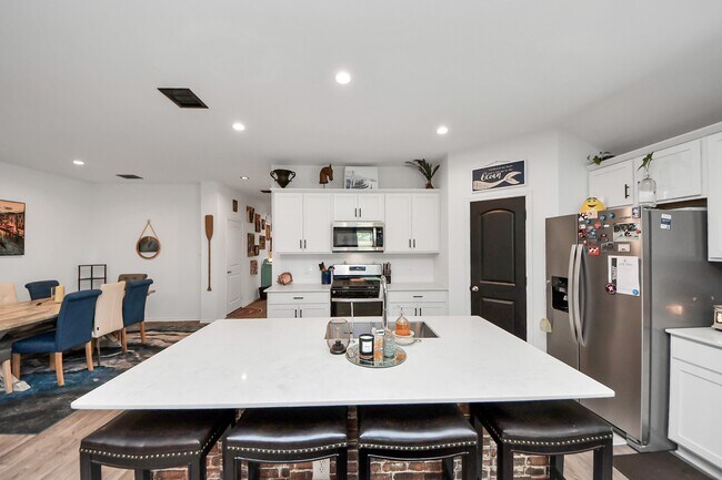 Building Photo - 403 Blanco Ln