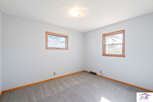 Building Photo - RENTAL PENDING