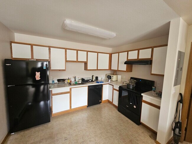 Building Photo - Comstock Apartments