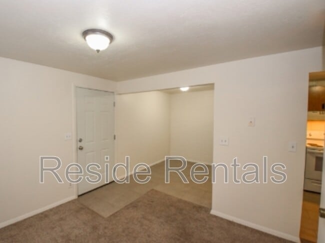 Building Photo - 654 1/2 East 800 North - 4