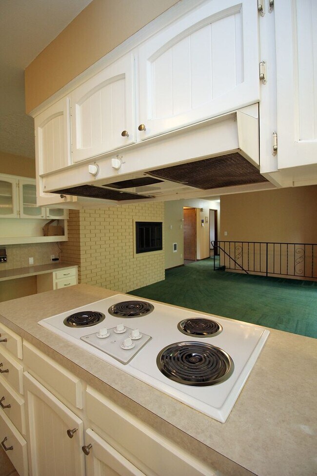 Building Photo - 2727 SE 58th Ave