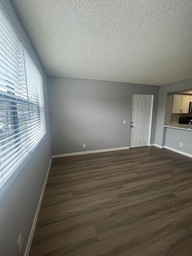 Building Photo - 714 Executive Center Dr