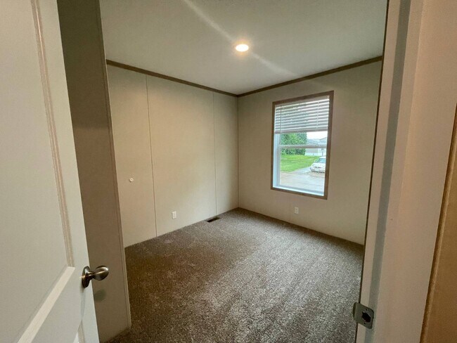 Building Photo - 781 W Walcott Rd