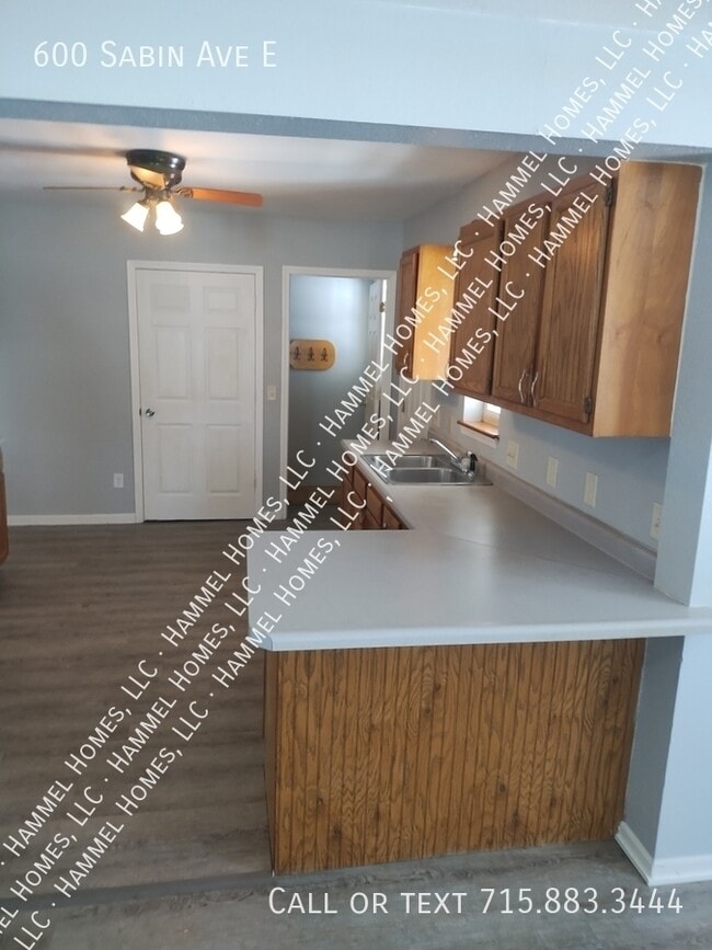 Building Photo - 600 Sabin Ave E