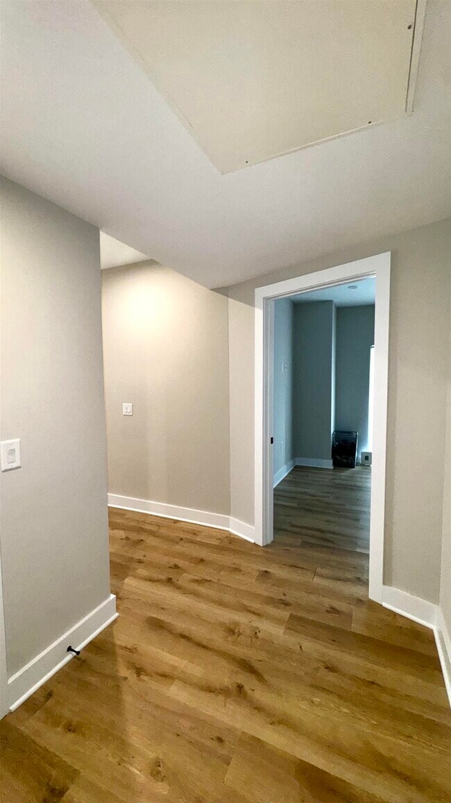 Building Photo - 203-205 Randolph Ave Unit# 101