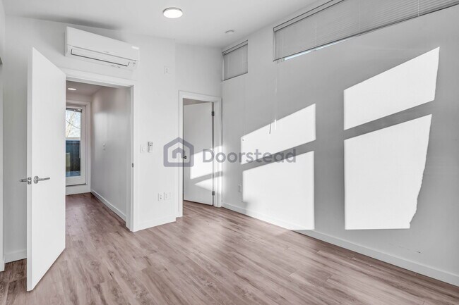 Building Photo - 2505 E Union St