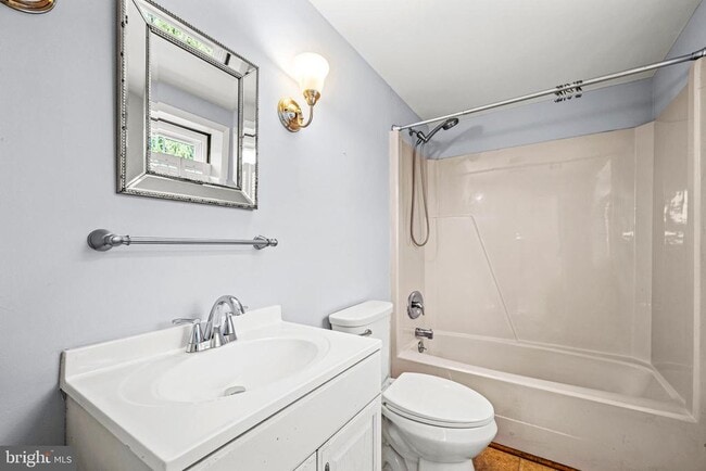 Building Photo - 2402 Raintree Ave