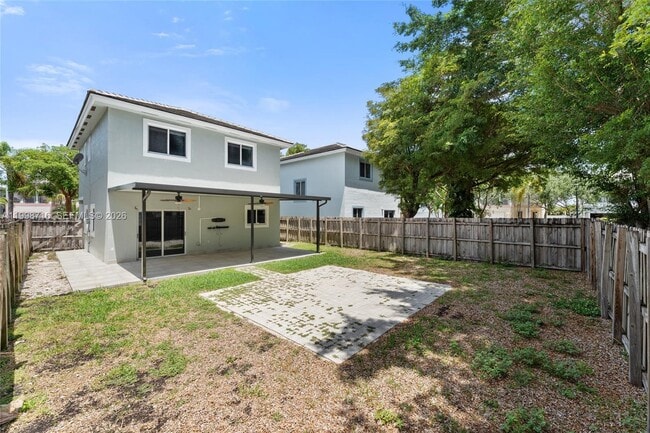 Building Photo - 379 NE 31st Ave