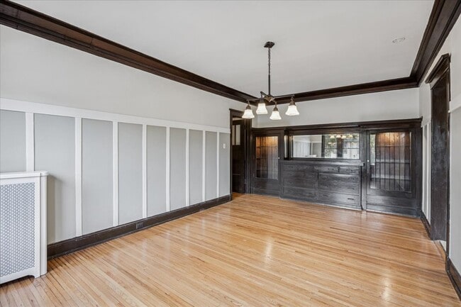 Building Photo - 5902 W Midway Park