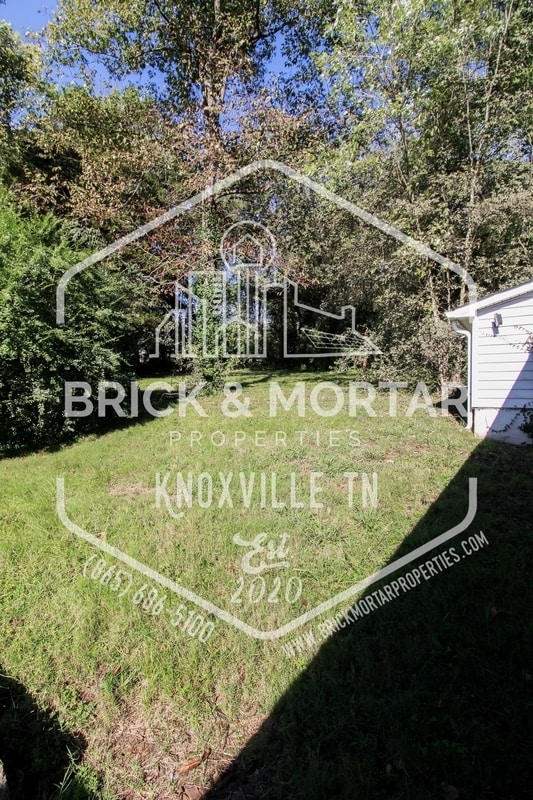 Building Photo - 1407 Charles Dr NE