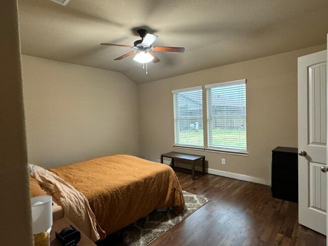 Building Photo - 5550 Casa Calvet Dr