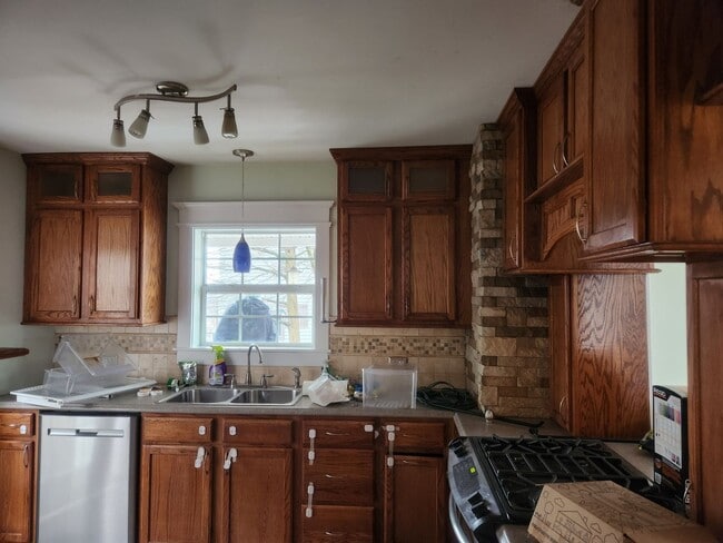 Building Photo - Beautiful 3 Br in Altoona