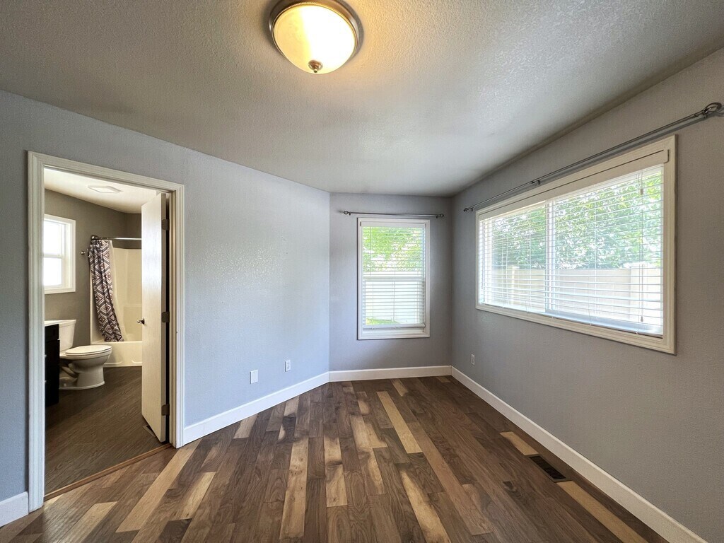 Building Photo - 3098 S Cadet Ln
