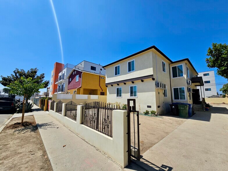 Building Photo - 1349 W 35th St
