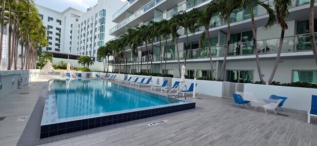 Building Photo - 1600 SW 1st Ave