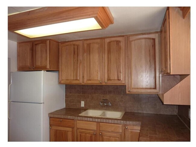 Building Photo - 3027 W San Miguel Ave