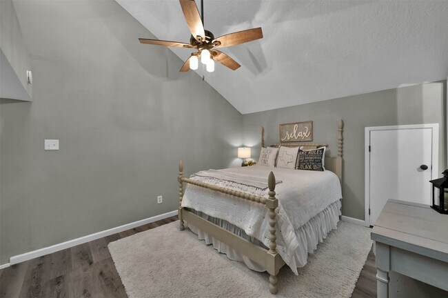Building Photo - 3900 Aspen Dr