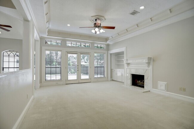 Building Photo - Beautiful 4 Bedroom 3 Bathroom Home Locate...