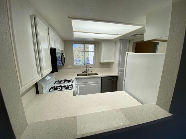 Building Photo - Desert Falls