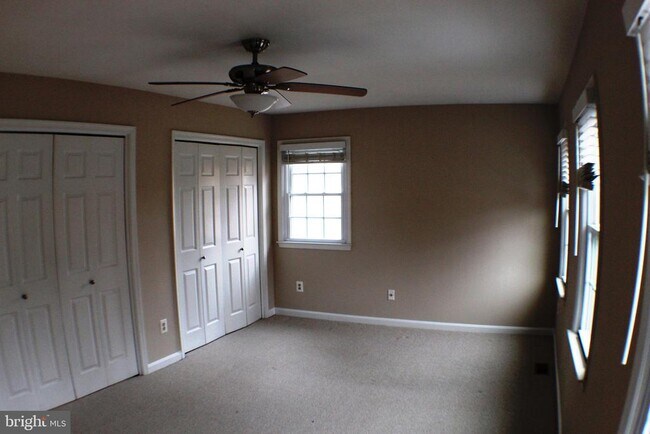 Building Photo - 5584 Queen Victoria Ct
