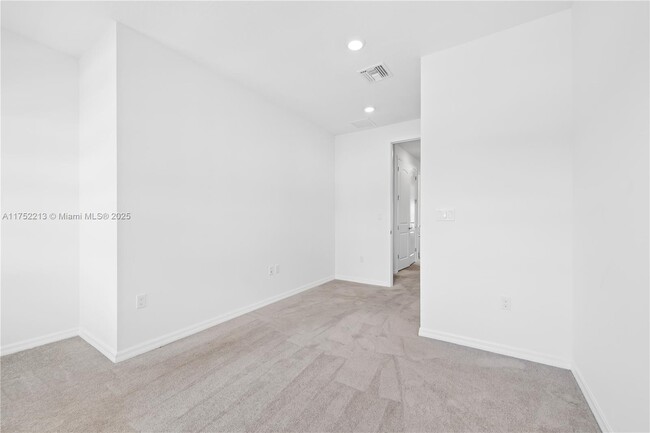 Building Photo - 2102 Appleton Cir N