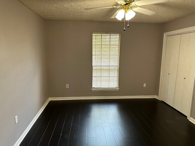 Building Photo - 540 S Flannery Rd