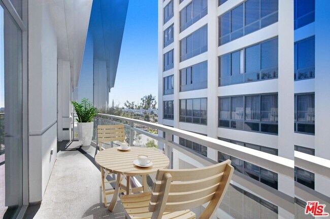 Building Photo - 10700 Wilshire Blvd
