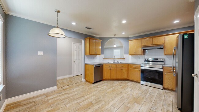 Building Photo - Completely repainted 4 bedroom ALL TILE ho...