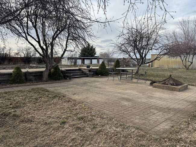 Building Photo - Completely Remodeled 4 Bed, 2 Bath Country Home – 1.5 Acres – Horse & Livestock Friendly!