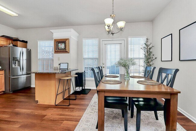 Building Photo - South Park Townhome for Rent!