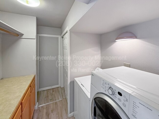 Building Photo - 10331 Utahna Rd