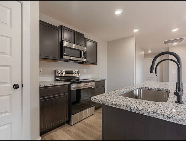 Building Photo - 3 bed 2 bath now available in Frenship west