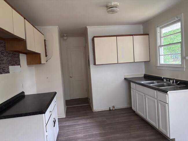 Building Photo - 2317 Briarfield Rd