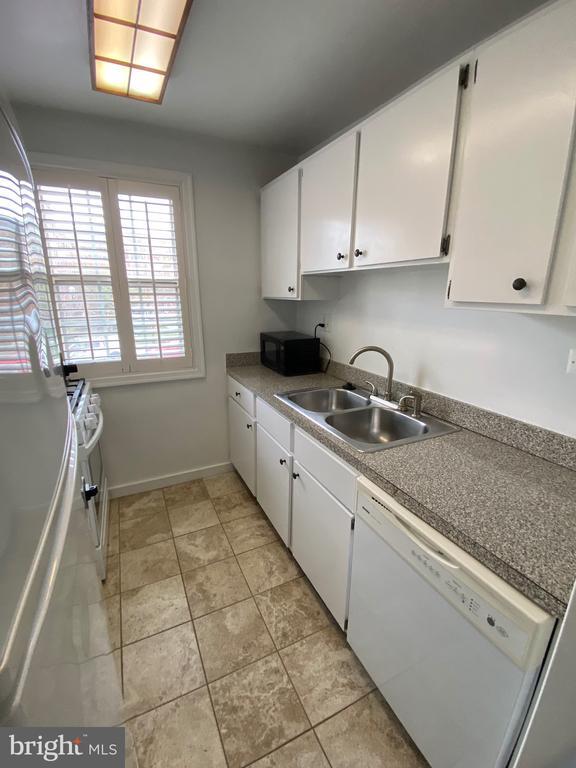 Building Photo - 4378 N Pershing Dr