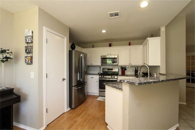 Building Photo - 10209 Aberdeen Dr