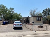 Building Photo - NE heights 3bed, 2 bath
