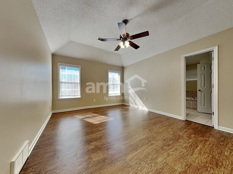 Building Photo - 6472 Daybreak Dr