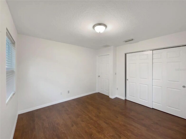 Building Photo - 930 School St