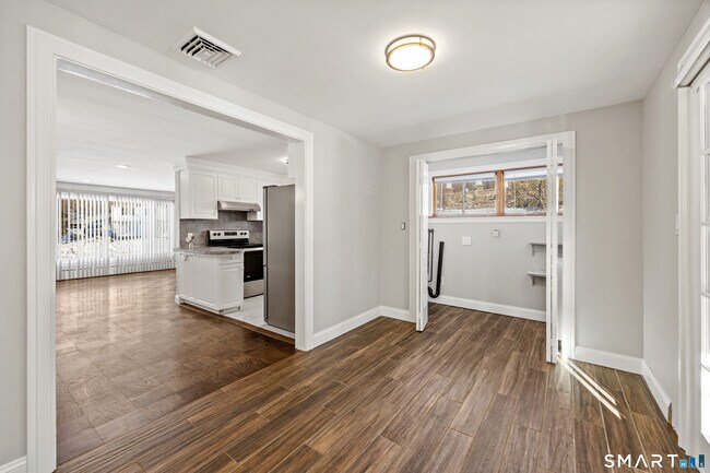 Building Photo - 260 French St