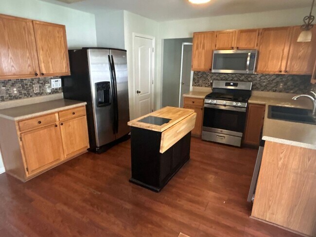 Building Photo - 3 Bed | 2.5 Bath Home in Raleigh with a Su...