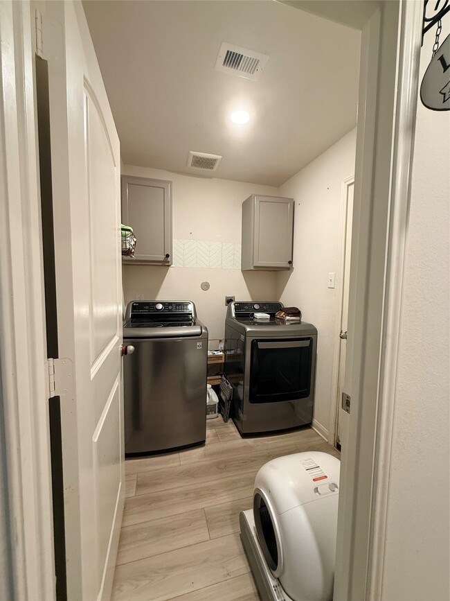 Building Photo - 8103 Vacek Meadows Loop