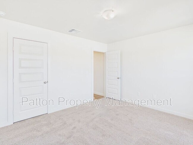 Building Photo - 3007 Farmyard Dr