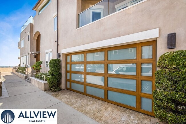 Building Photo - Stunning Beach House located on Newport Be...