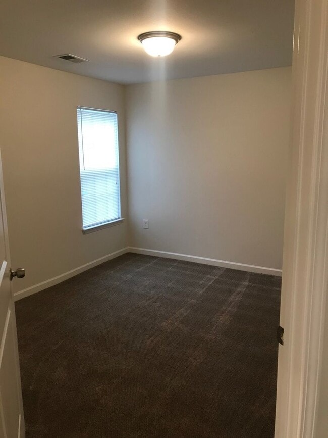 Building Photo - Bright & Inviting 2-Bedroom Condo in Prime...