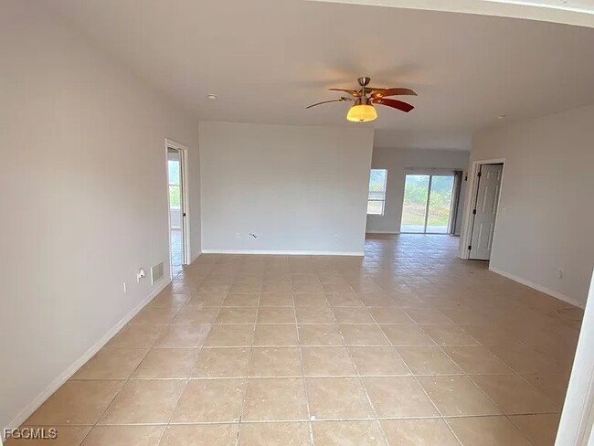 Building Photo - 428 Chamonix Ave S