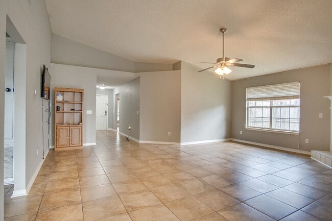 Building Photo - Available now – 3BR/2BA Patio Home with Fi...