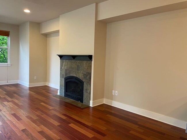 Building Photo - Light and Bright Greenwood Townhouse